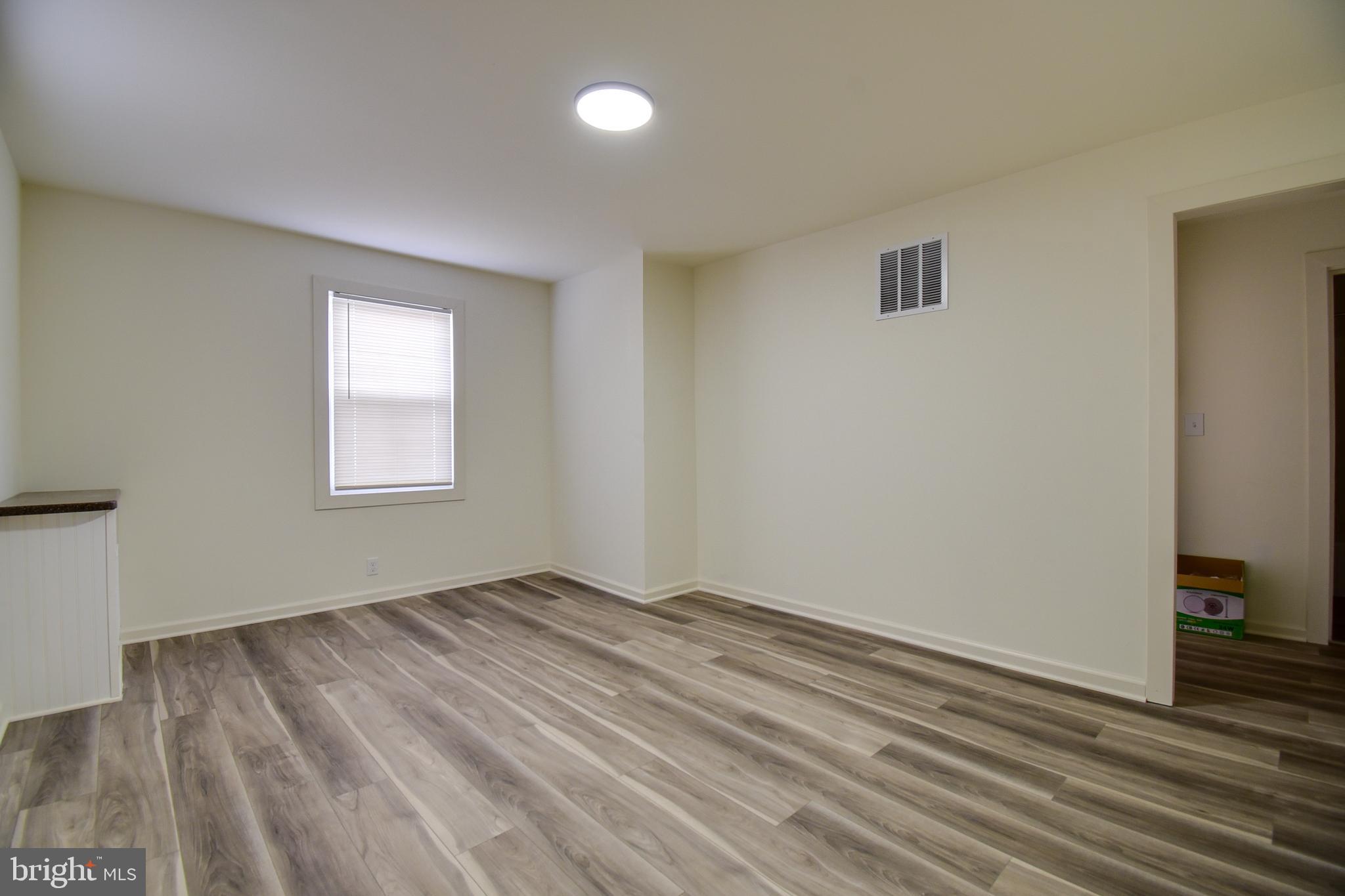 EDGEWATER - Residential Lease