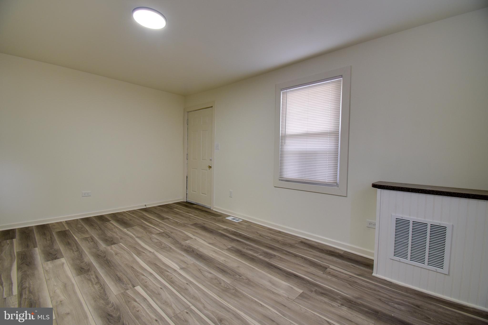 EDGEWATER - Residential Lease