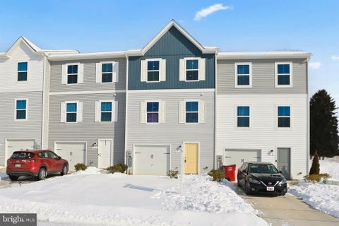 Townhouse For Sale - 30 Scoter Road<br/> HEDGESVILLE, WV 25427