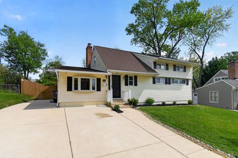 Photo of 820 Brice Road, ROCKVILLE, MD 20852 (MLS # MDMC2225510)