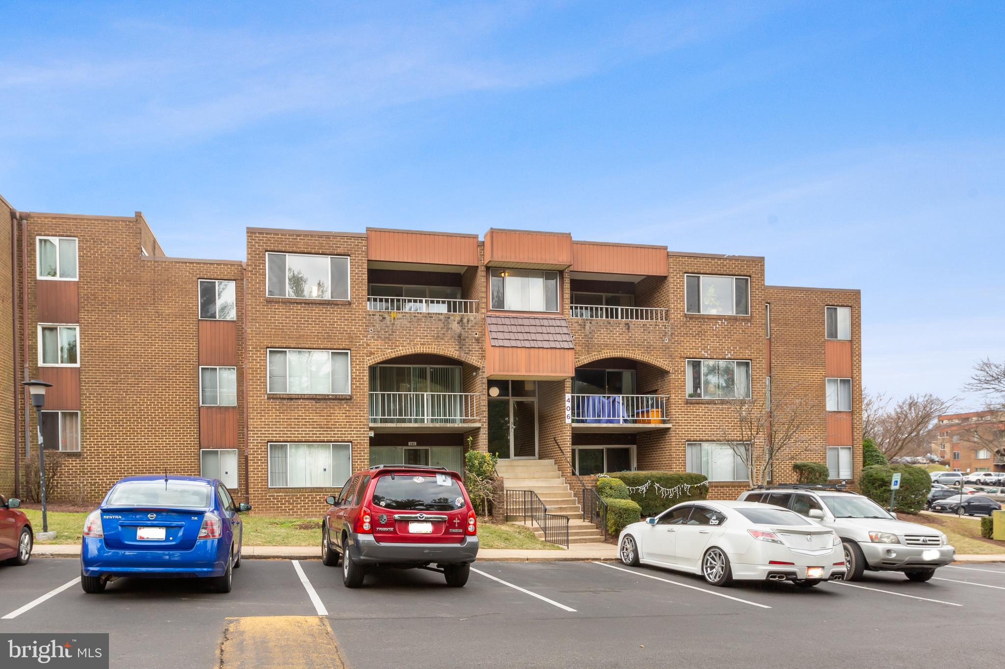Seller has received multiple offers. Deadline for offers will be Sunday, Feb. 12, at 10am. Top floor unit in a quiet, secure building. The unit is close to public transportation, the downtown area, and Gaithersburg Elementary and Middle School. Enter the freshly painted unit with new carpet and see the spacious living area with an extra section that could be used as an office. Kitchen floors and counter tops have been updated. Right off of the living area is the second bedroom with built-in storage in the closet.
Master bedroom has large walk in closet. Condo fee includes ALL utilities, pool, tennis, basketball courts, and tot lot.