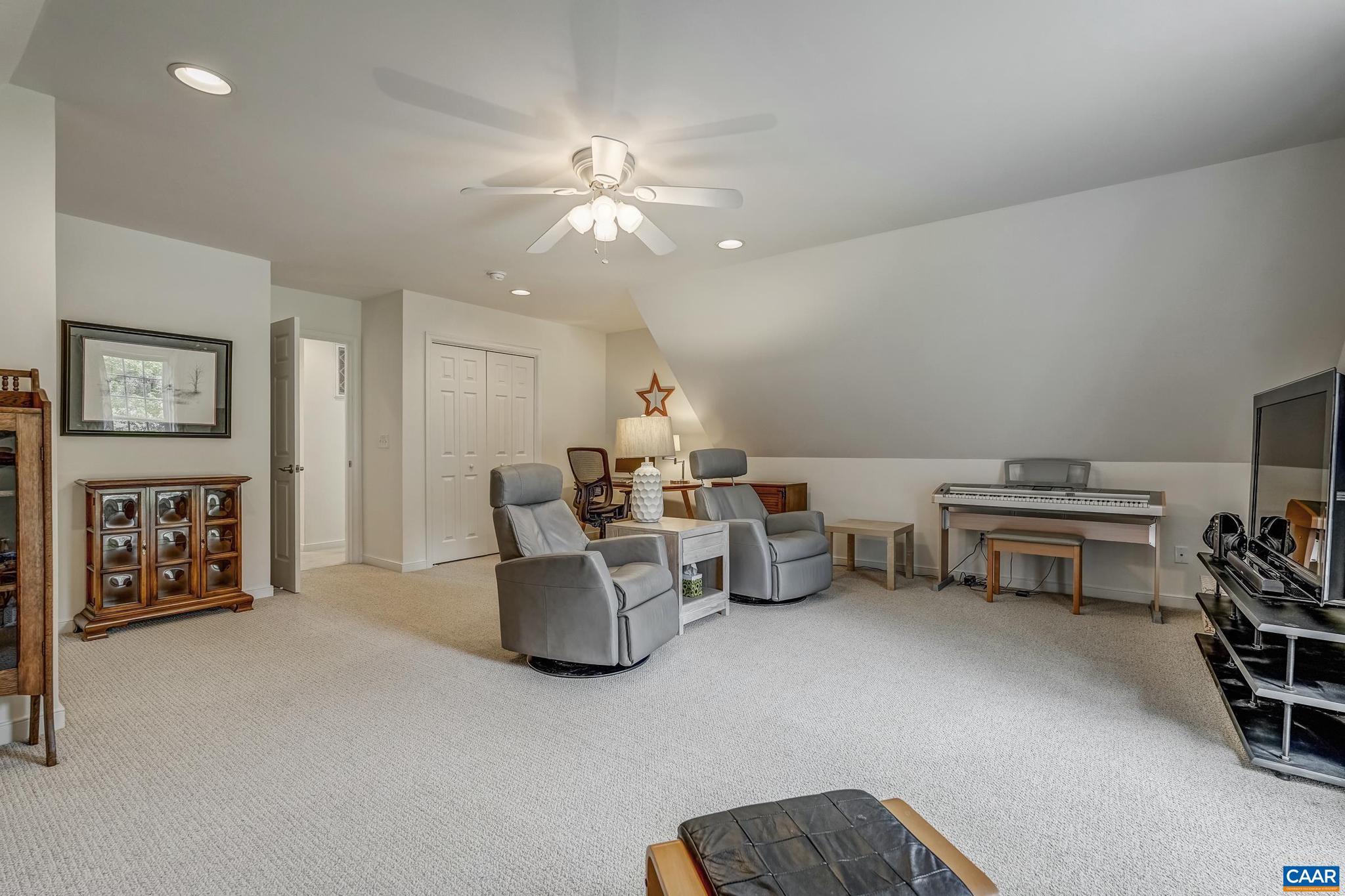 MOSBY MOUNTAIN - Residential