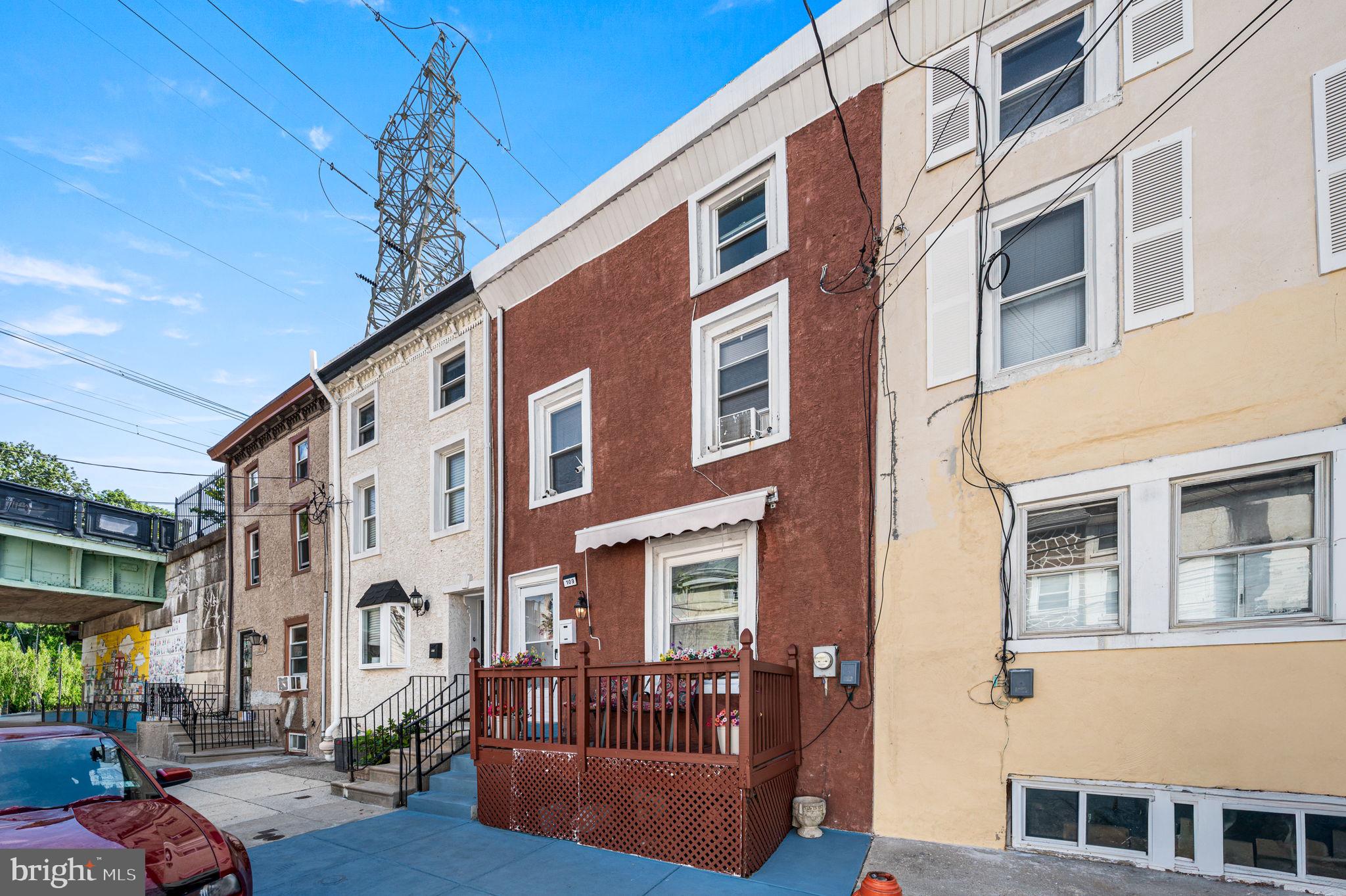 109 ROXBOROUGH AVENUE