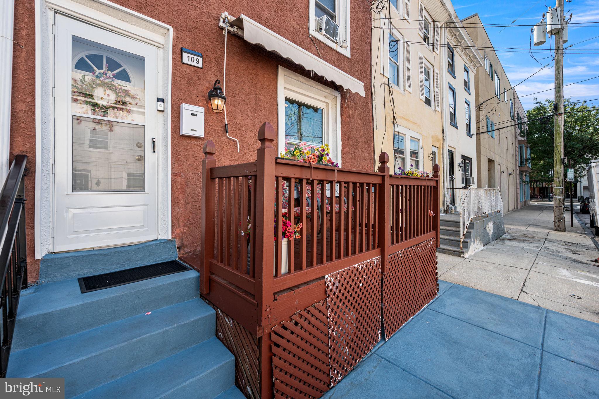 109 ROXBOROUGH AVENUE