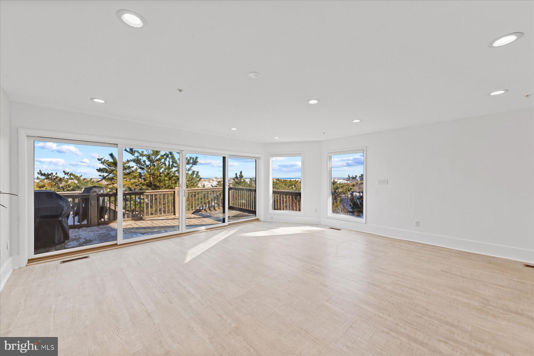 KINGS GRANT - Residential