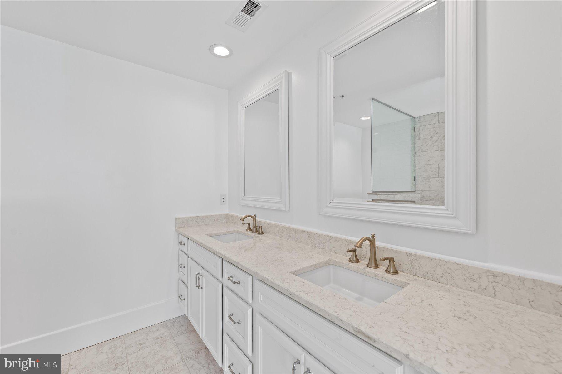 KINGS GRANT - Residential