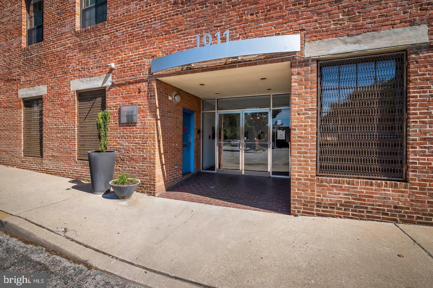 GREAT PRICE REALIGNMENT!!! Bright and stylish 4th floor 2 bedroom 1 bath condo in the heart of Mt. Vernon now available for rent. As you enter the light and bright room, you are greeted with soaring ceilings and gleaming hardwood floors. Huge windows that let plenty of light in. Great modern kitchen with granite and stainless appliances. Beautiful cherry cabinets. It’s a chefs delight. The main bedroom boosts double closets with plenty of storge space. The second bedroom features a walk in closet. Then you have this beautiful full bath that screams relaxation. Unit comes with one parking spot. Small pets are allowed with a one time non refundable pet fee. Offering either 6 or 18 month leases.