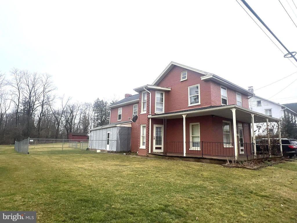 Photo of 166 W Main St, FAYETTEVILLE, PA 17222 (MLS # PAFL2033114)