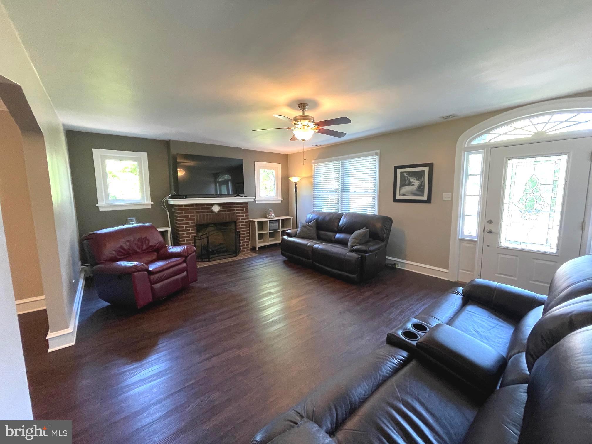 2249 W WALNUT STREET