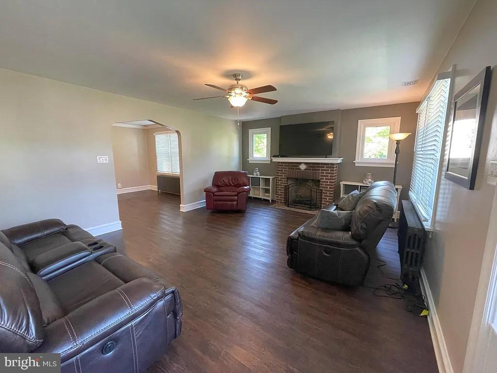 2249 W WALNUT STREET