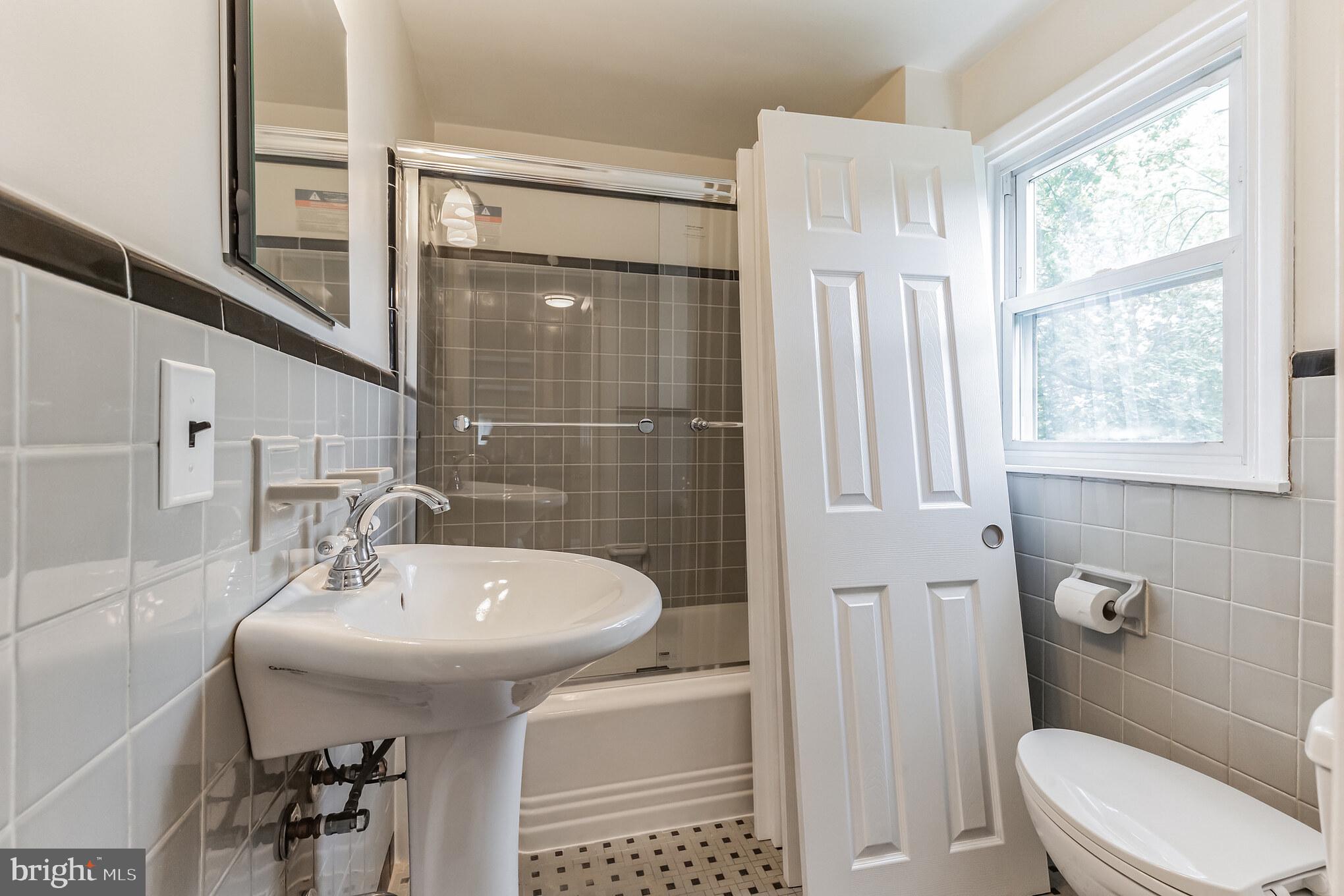 MERMAID ESTATES - Residential Lease