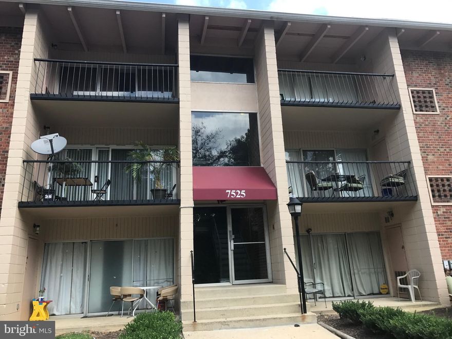 Cozy 2BR, 1BA condo in New Carrollton's Frenchman's Creek subdivision. Features: fresh paint throughout and new carpet in bedrooms; lovely wooden beam ceilings throughout; high-end washer/dryer in unit; master bedroom with walk-in closet; swimming pool, basketball and tennis courts included in compound.Water bill included; electric/gas not included. Near to 495 Beltway, 295 Parkway and NC Metro.