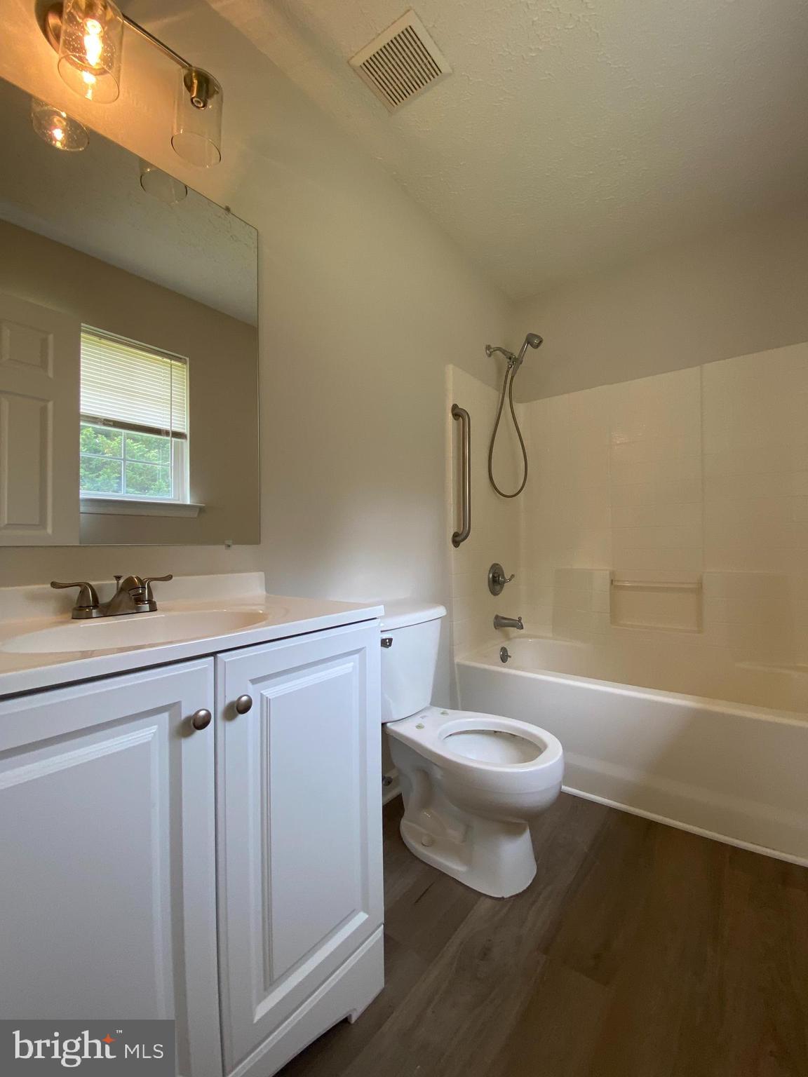 PETE GROVER - ST LEONARD - Residential Lease