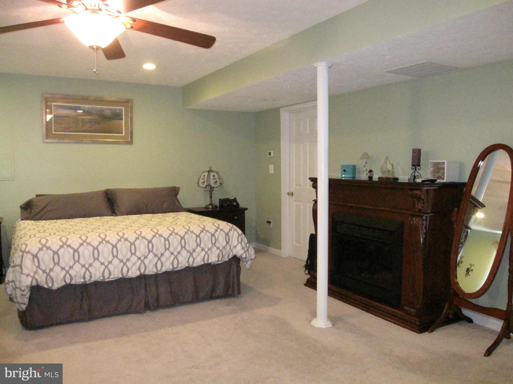 LAUREL GLEN - Residential