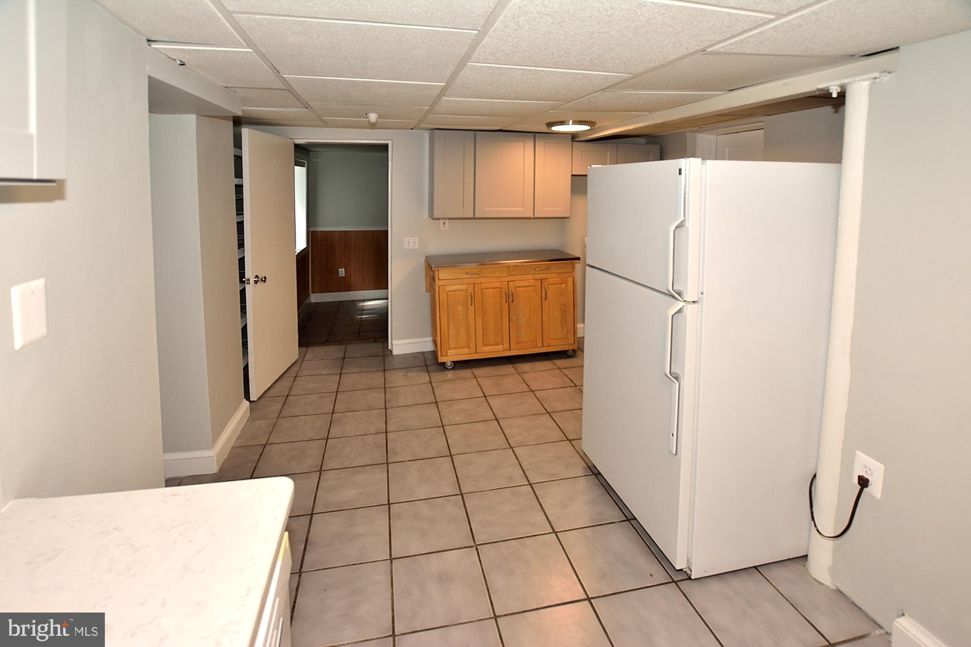 OVER LEE KNOLLS - Residential Lease