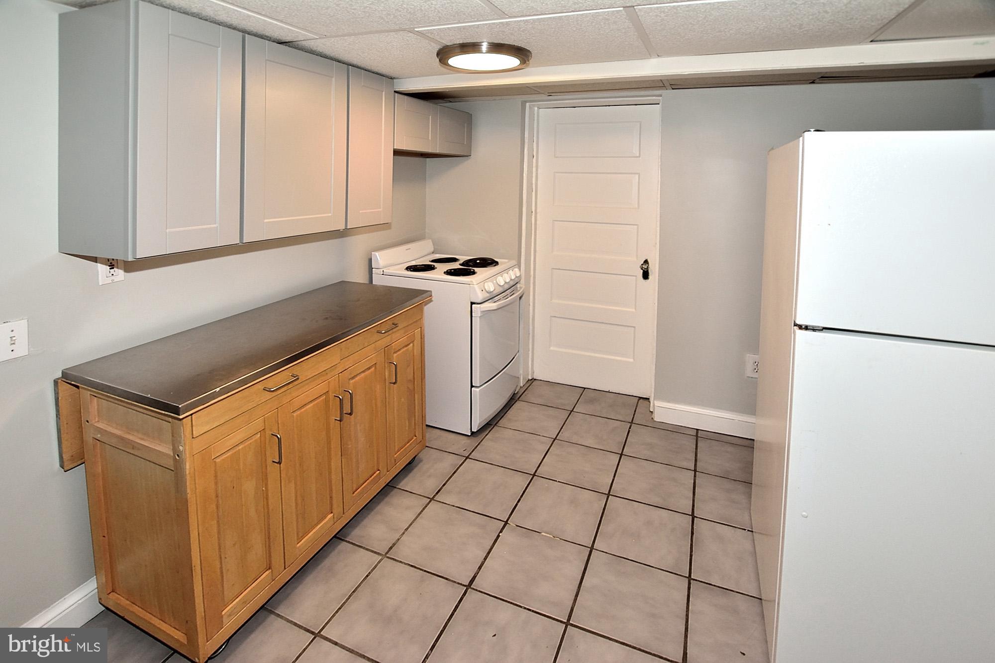 OVER LEE KNOLLS - Residential Lease