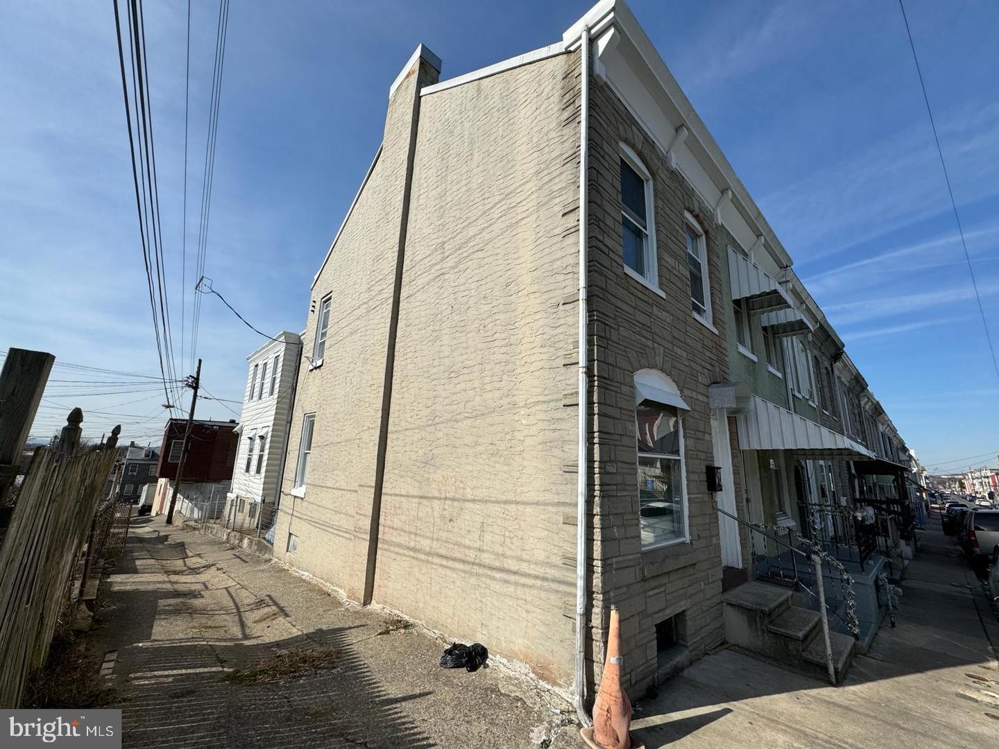 612 LOCUST STREET