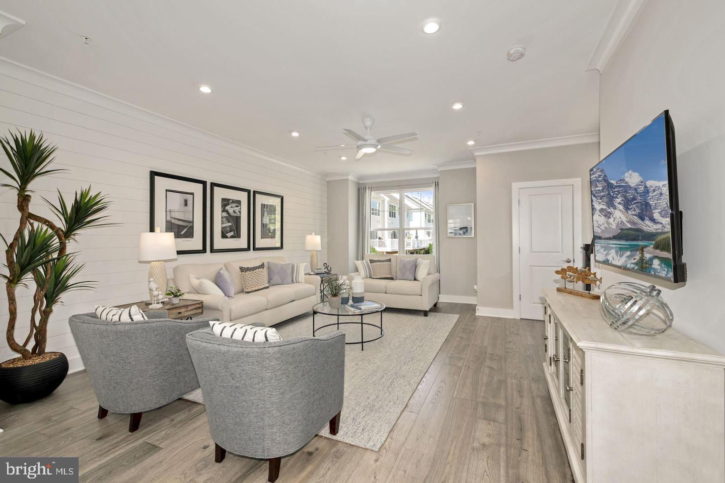 527 SEAWAY LANE