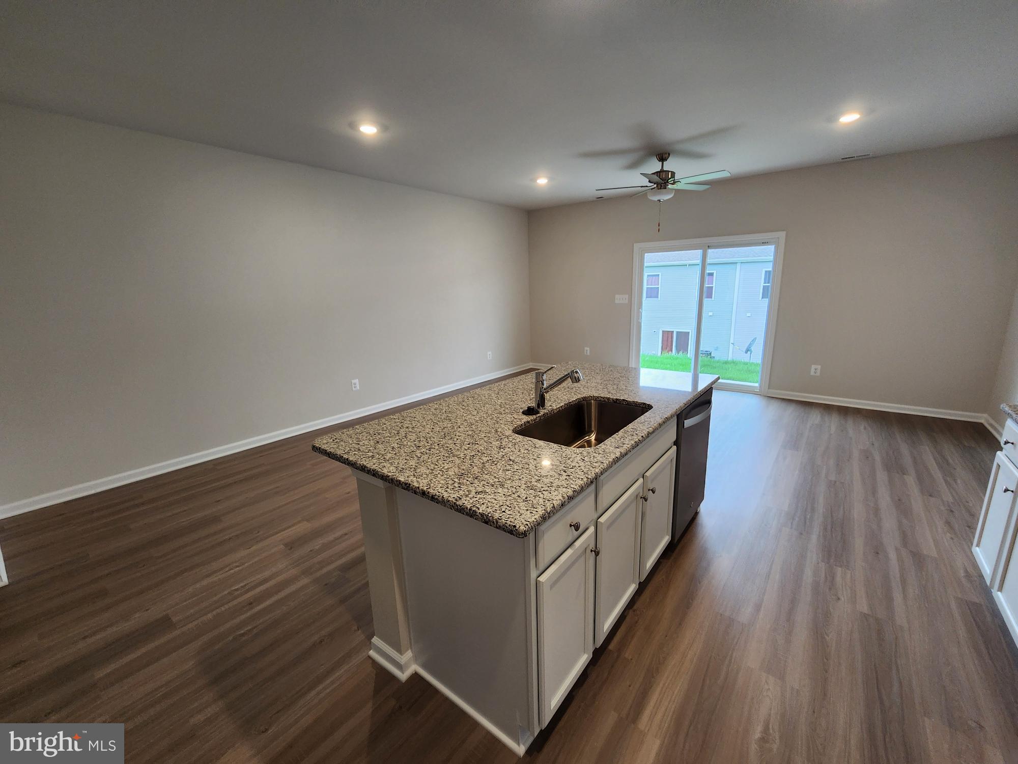 HOMEPLACE AT RIVERSIDE - Residential Lease