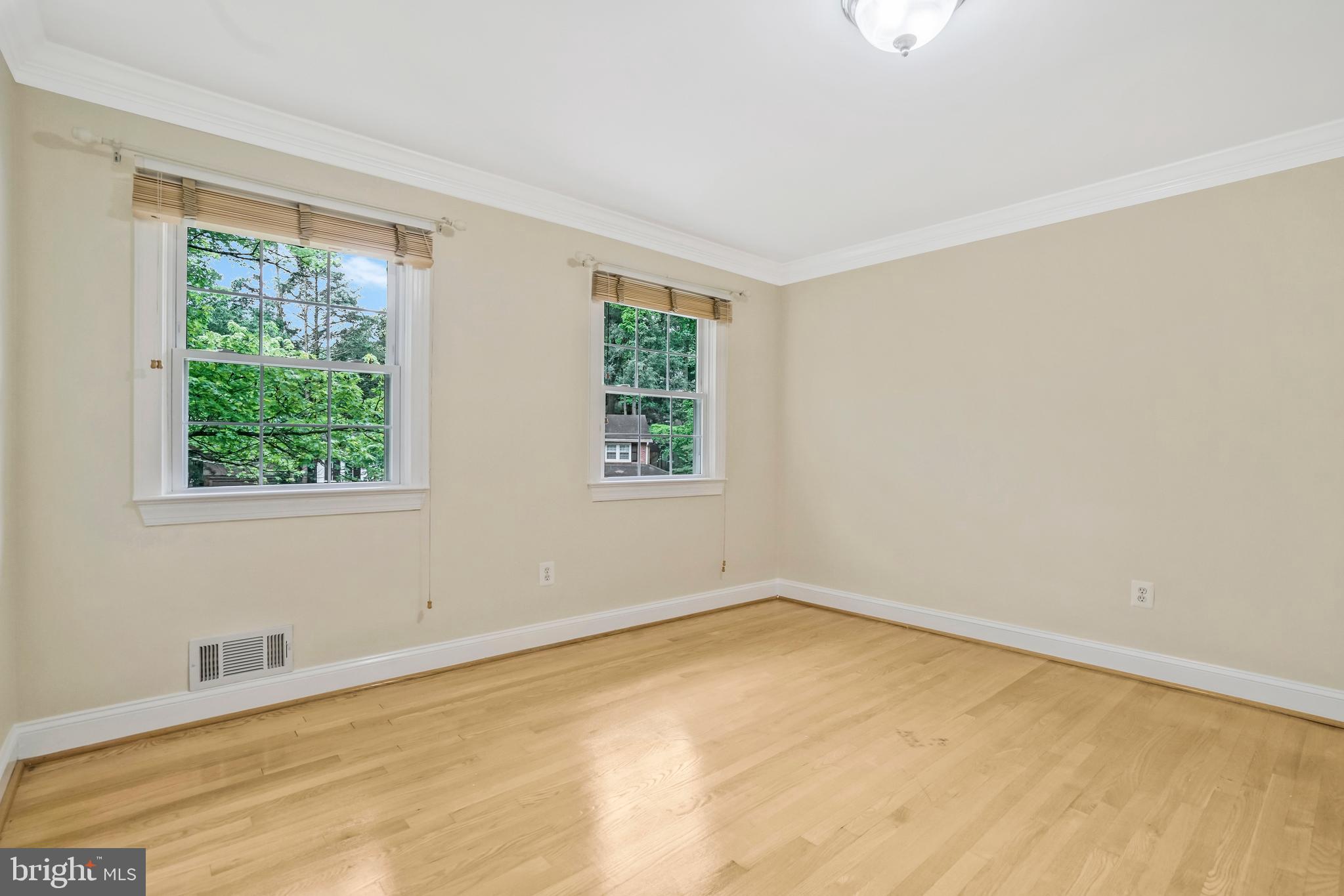 RIVERCREST - Residential