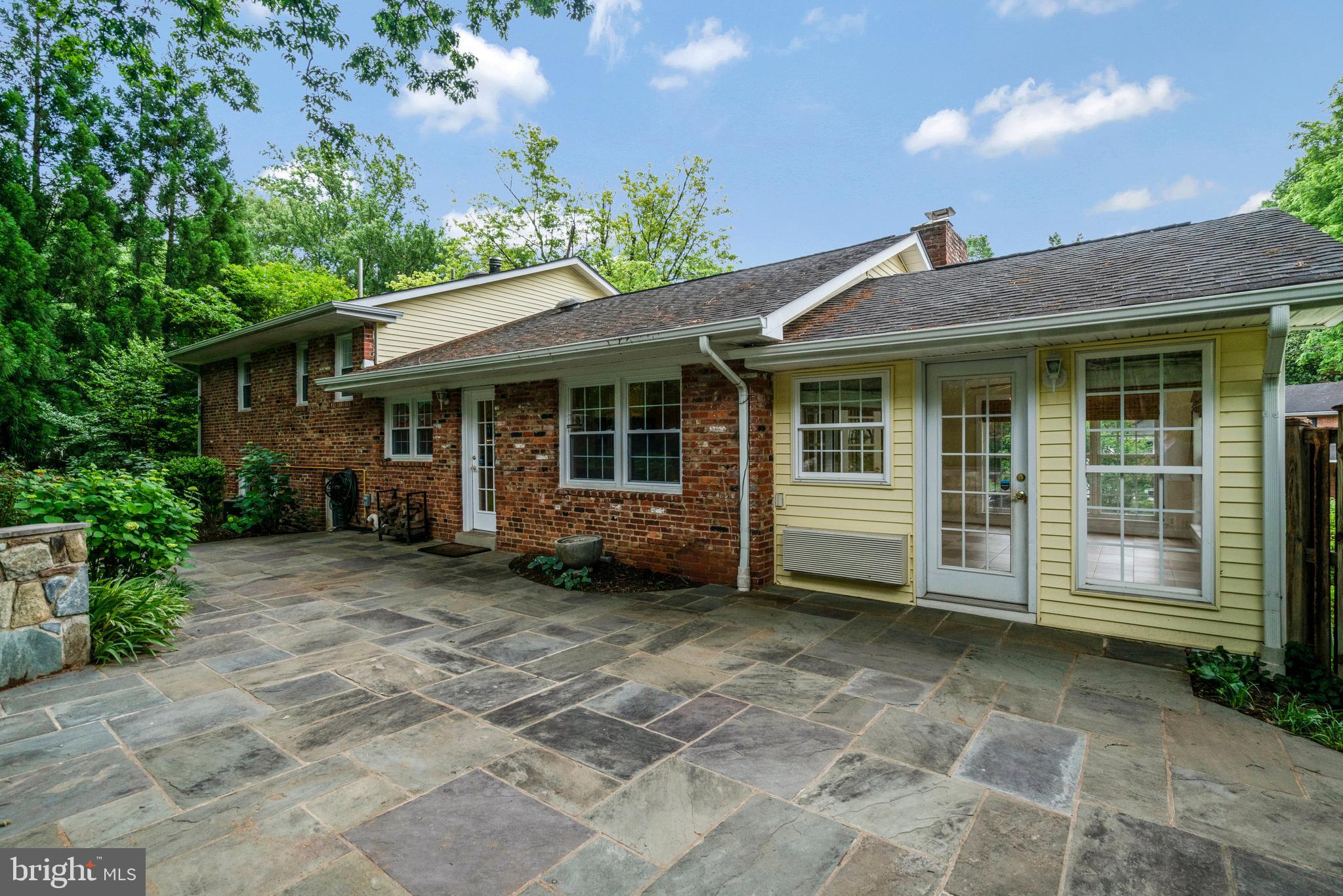 RIVERCREST - Residential