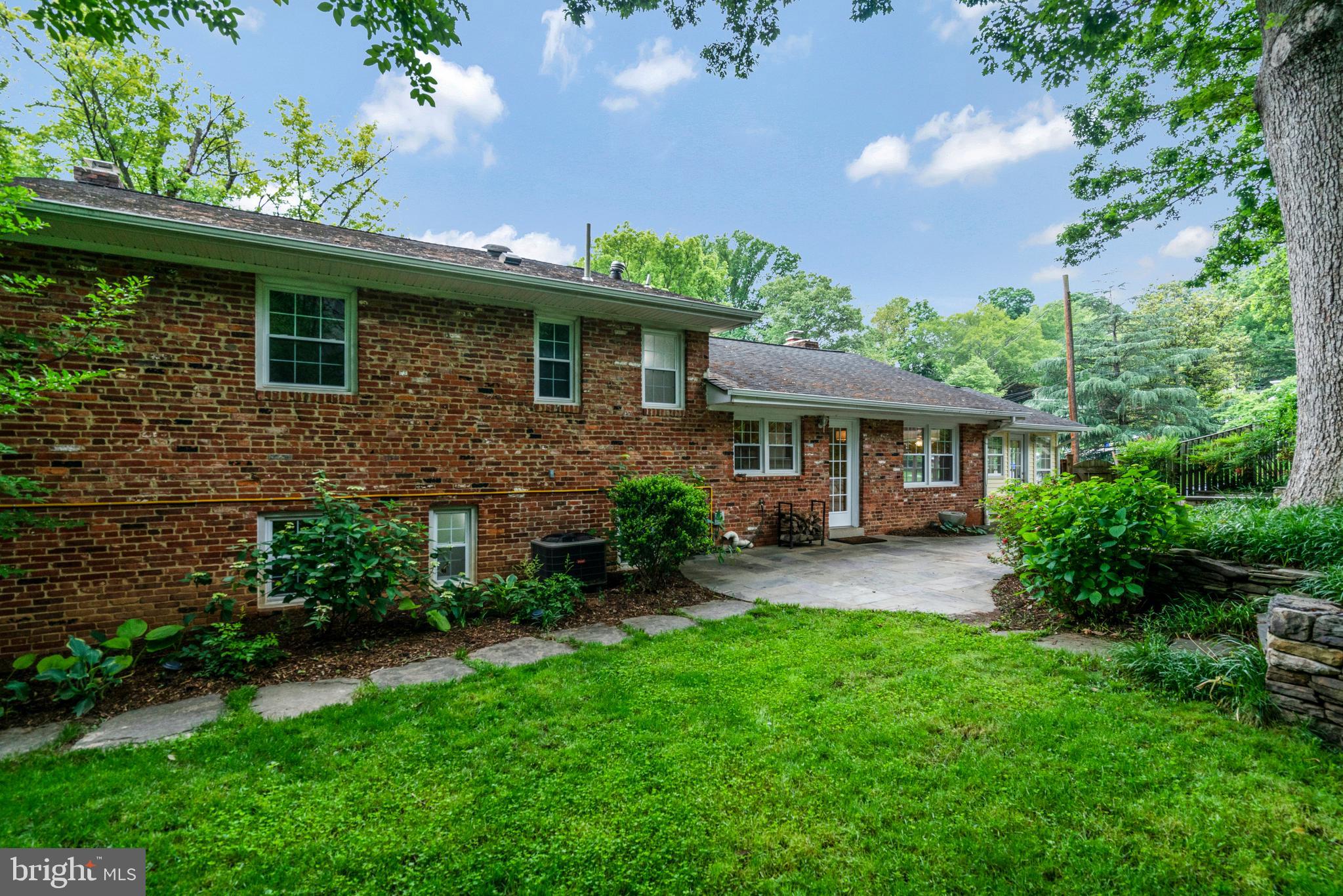 RIVERCREST - Residential