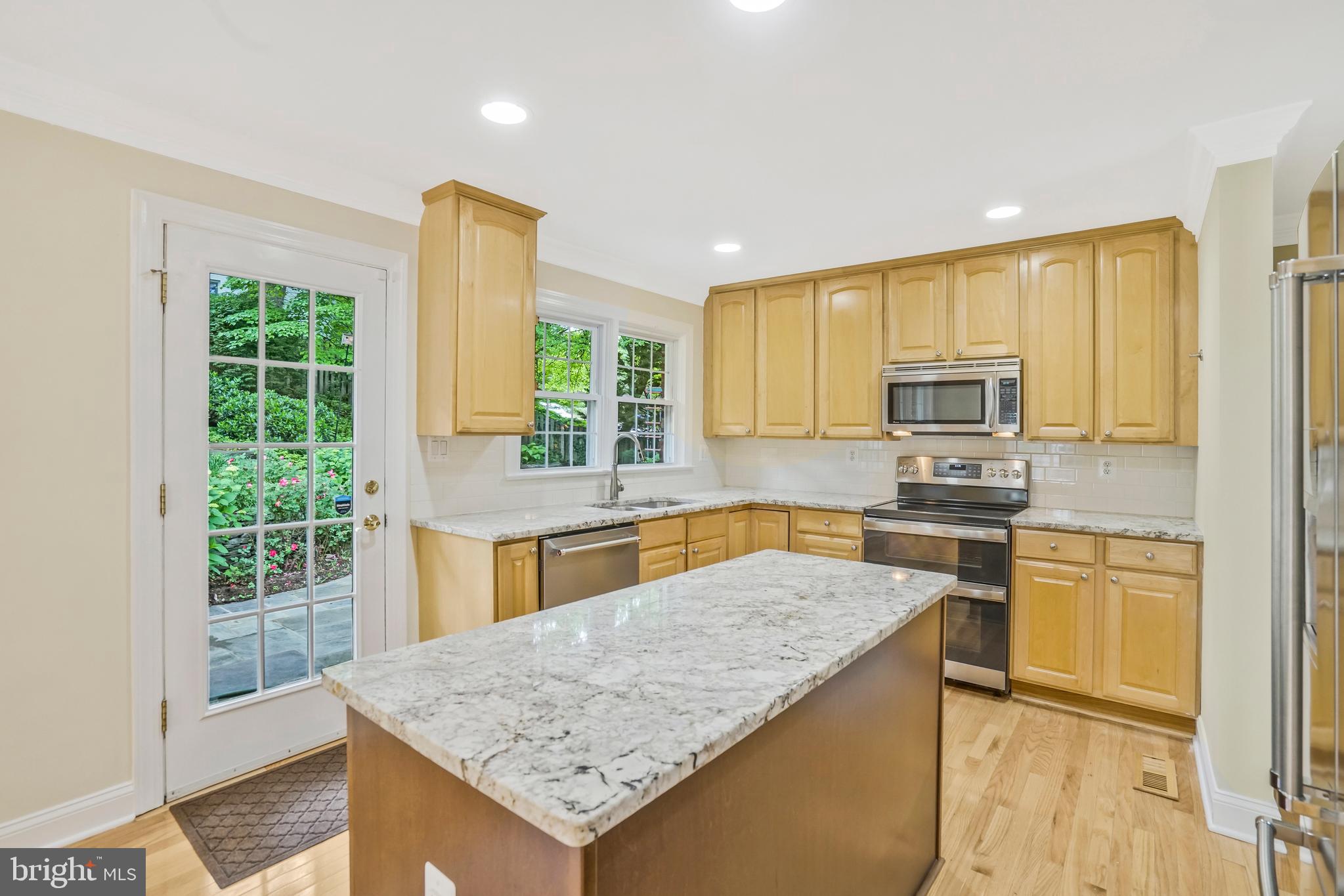 RIVERCREST - Residential