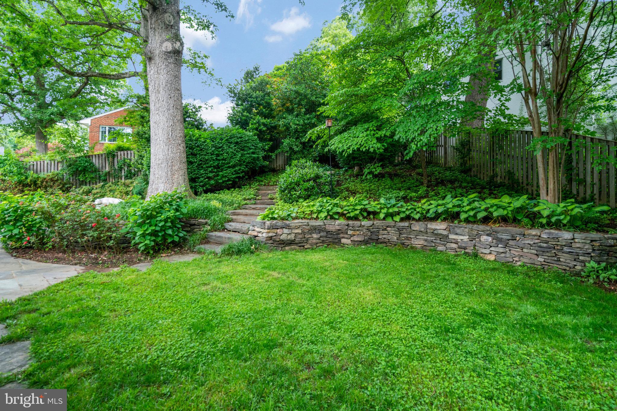 RIVERCREST - Residential