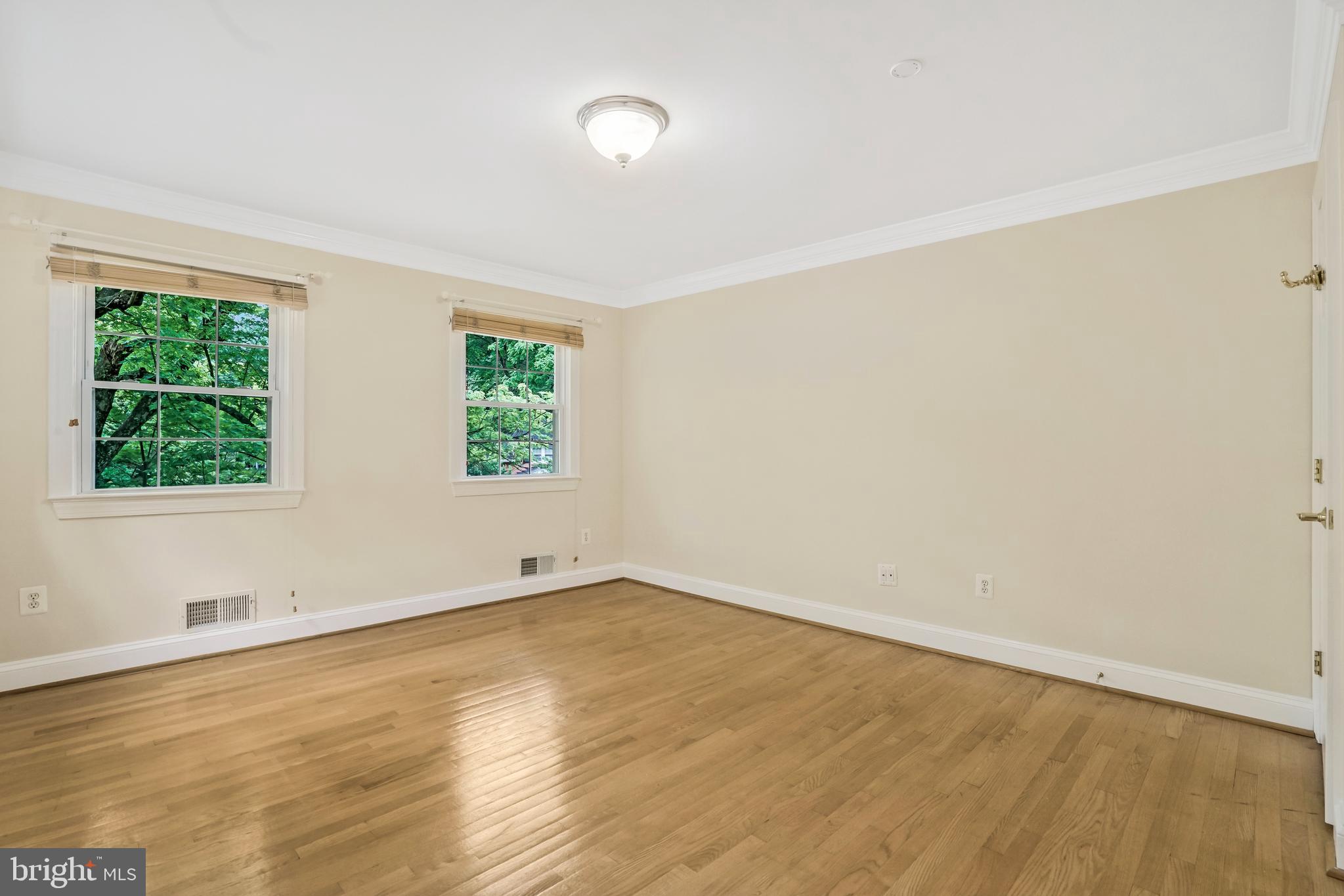 RIVERCREST - Residential