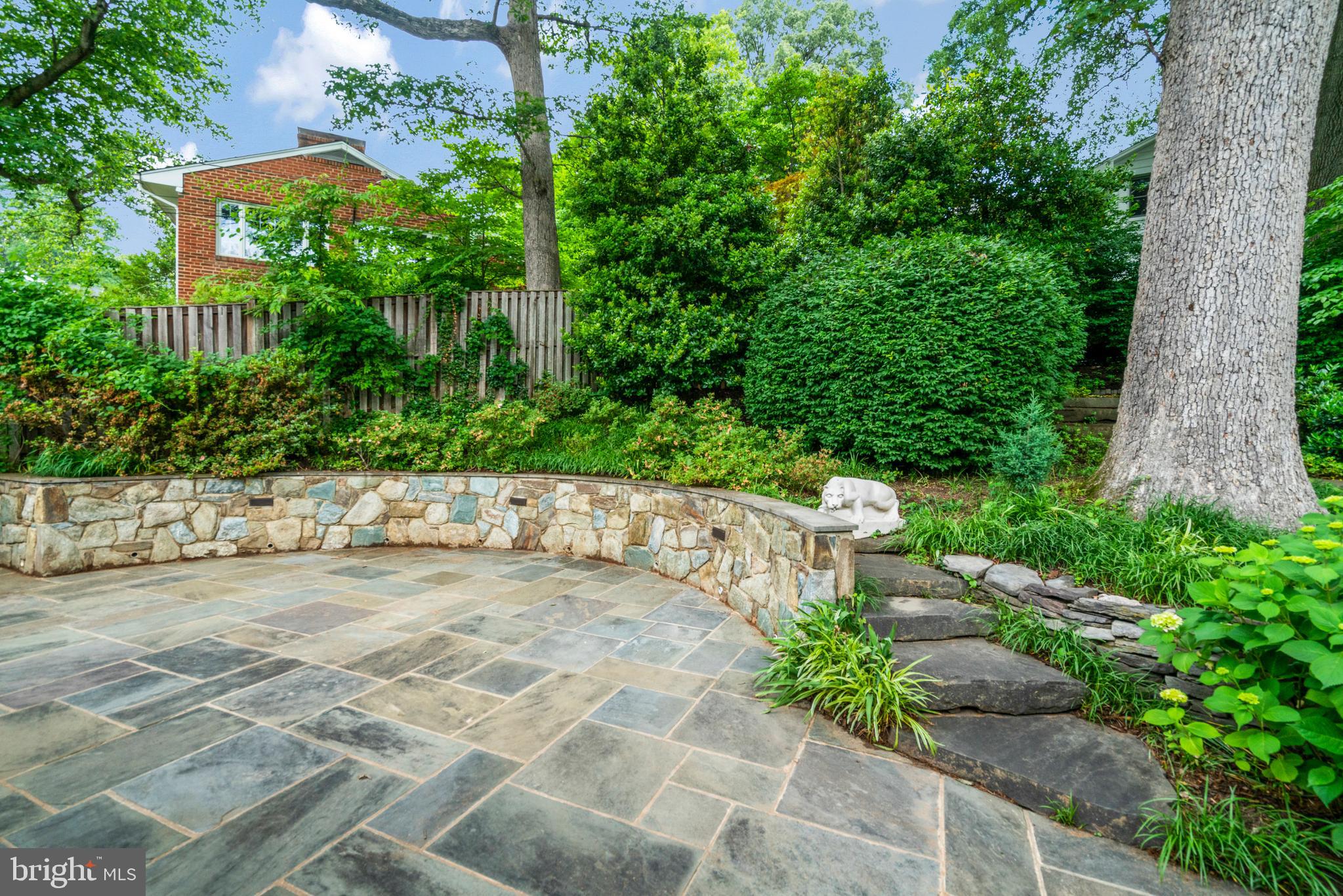 RIVERCREST - Residential