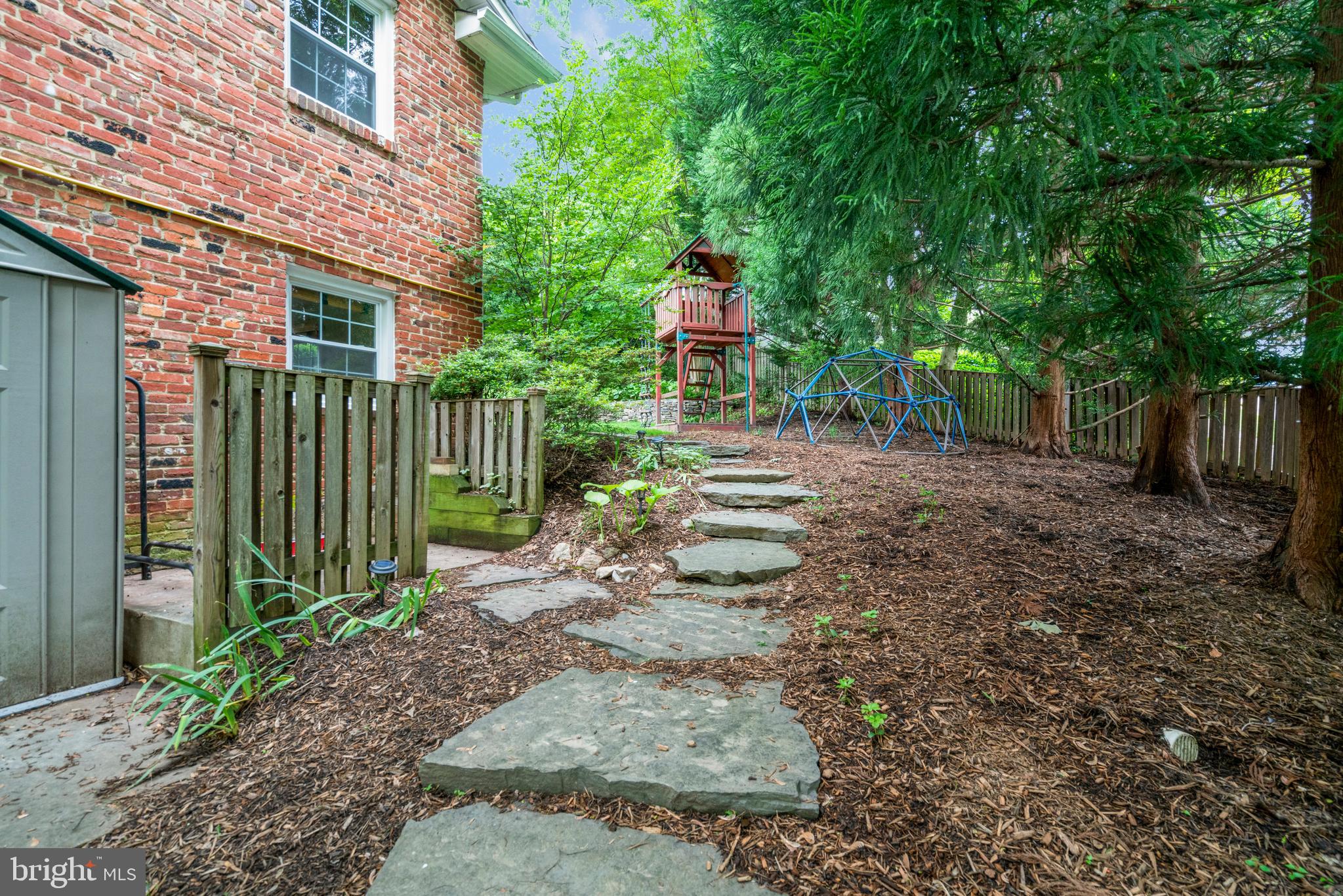 RIVERCREST - Residential