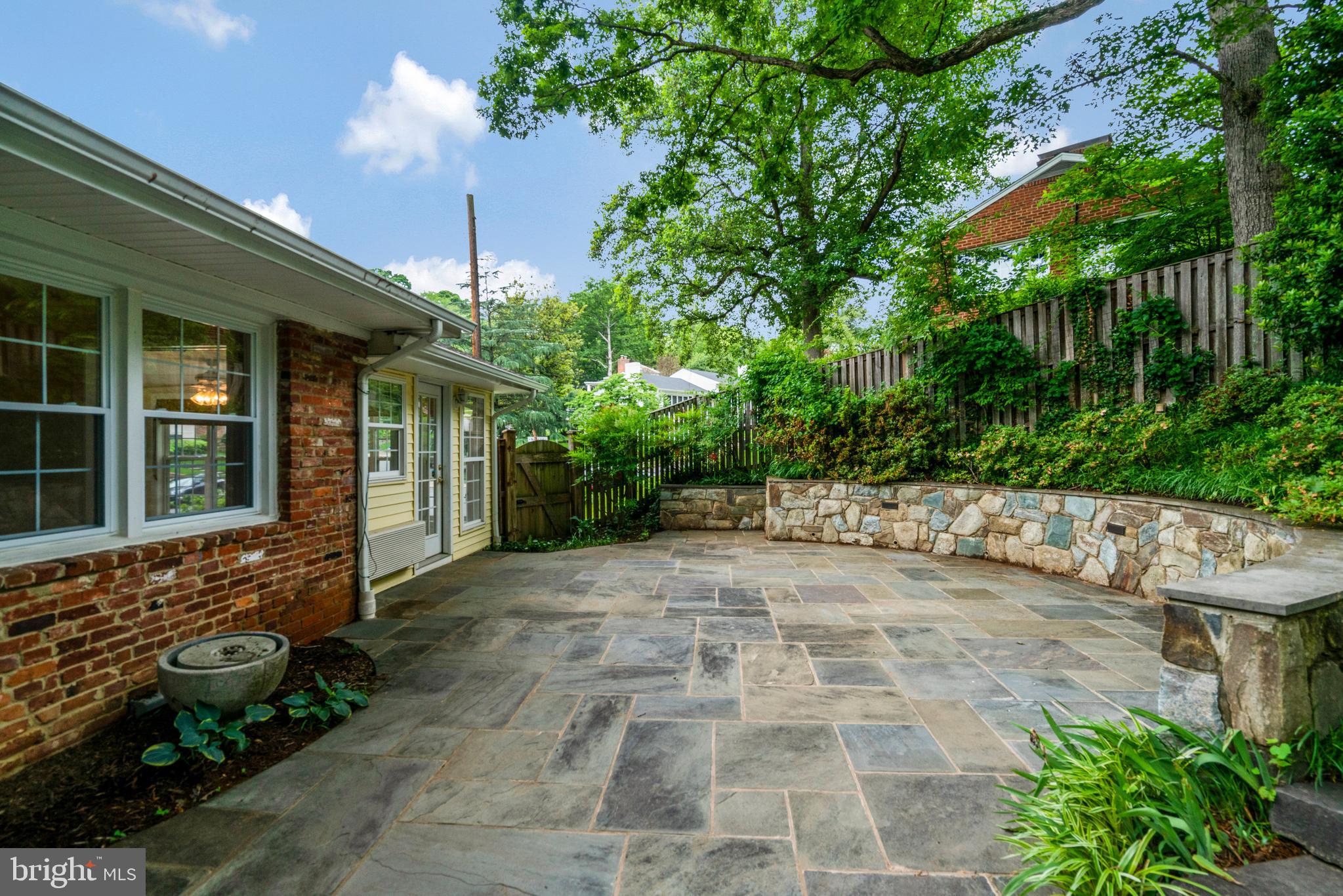 RIVERCREST - Residential