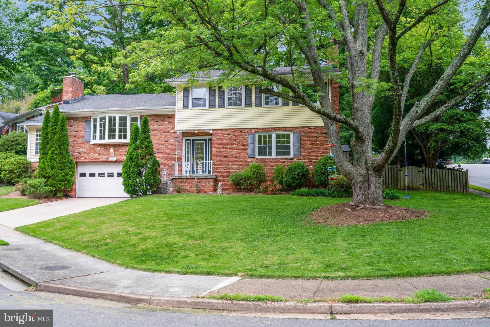 RIVERCREST - Residential