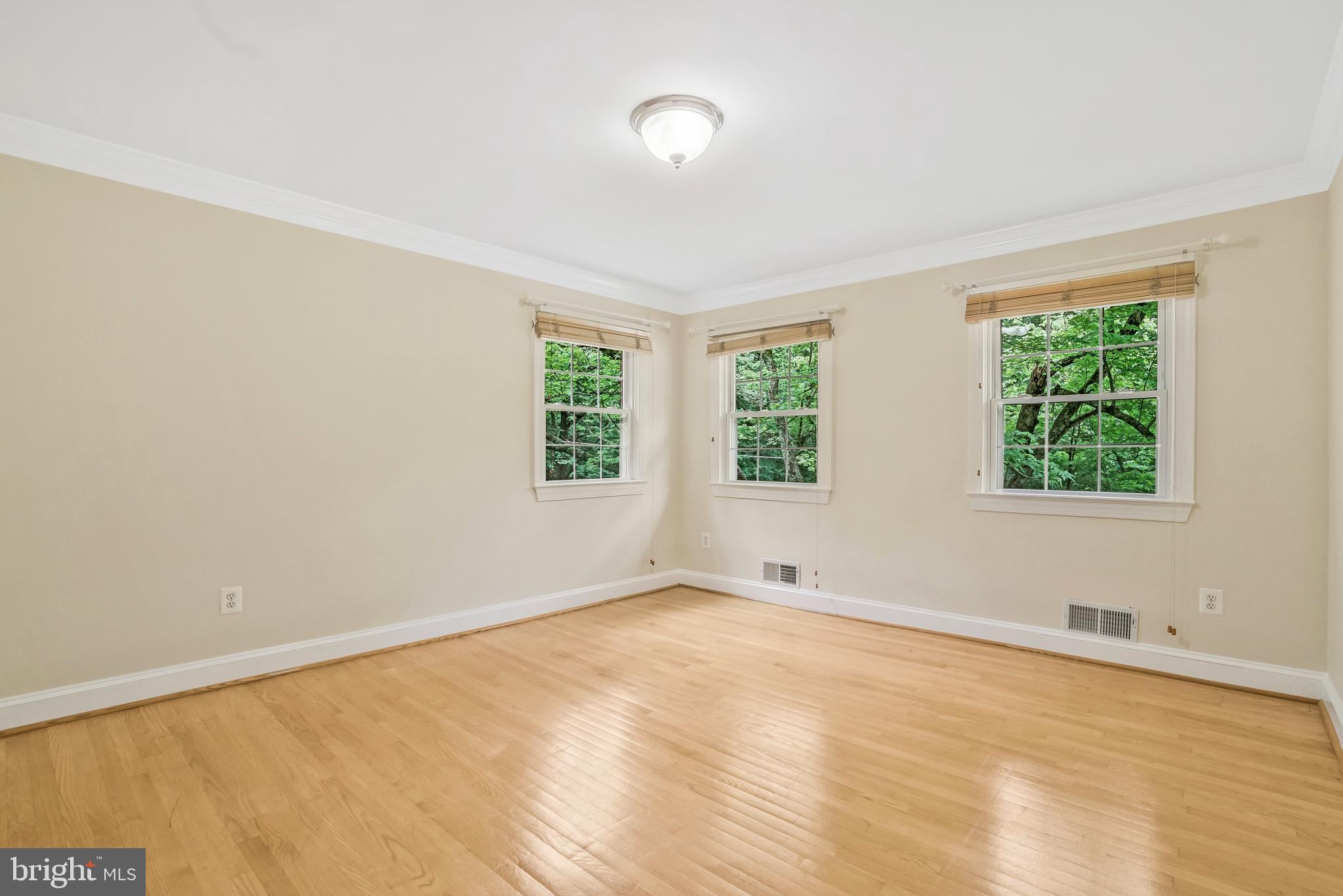 RIVERCREST - Residential