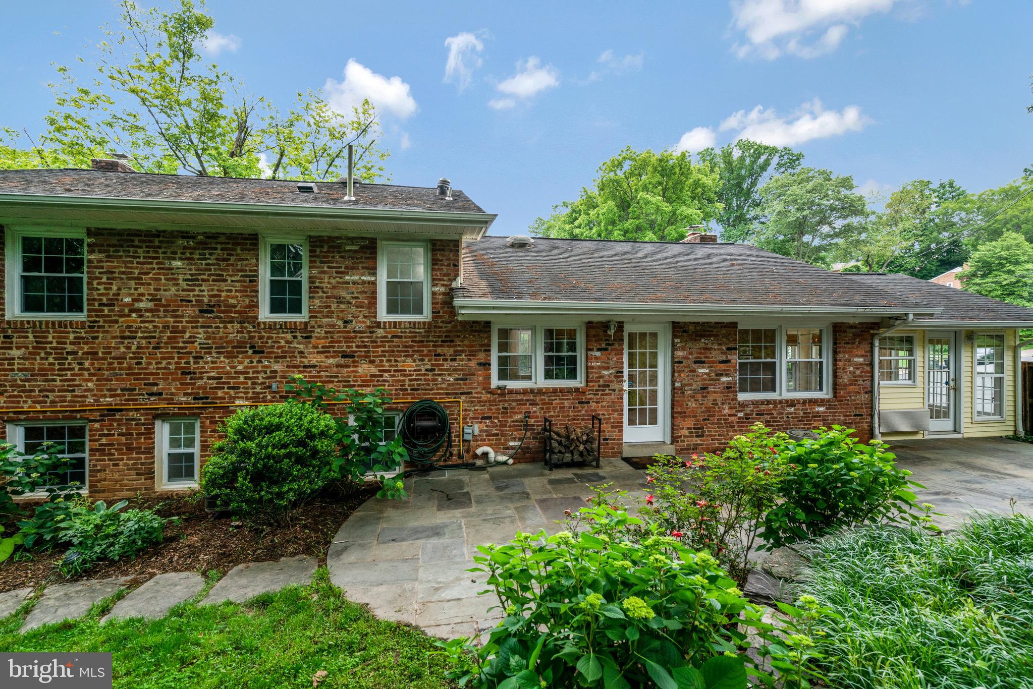 RIVERCREST - Residential