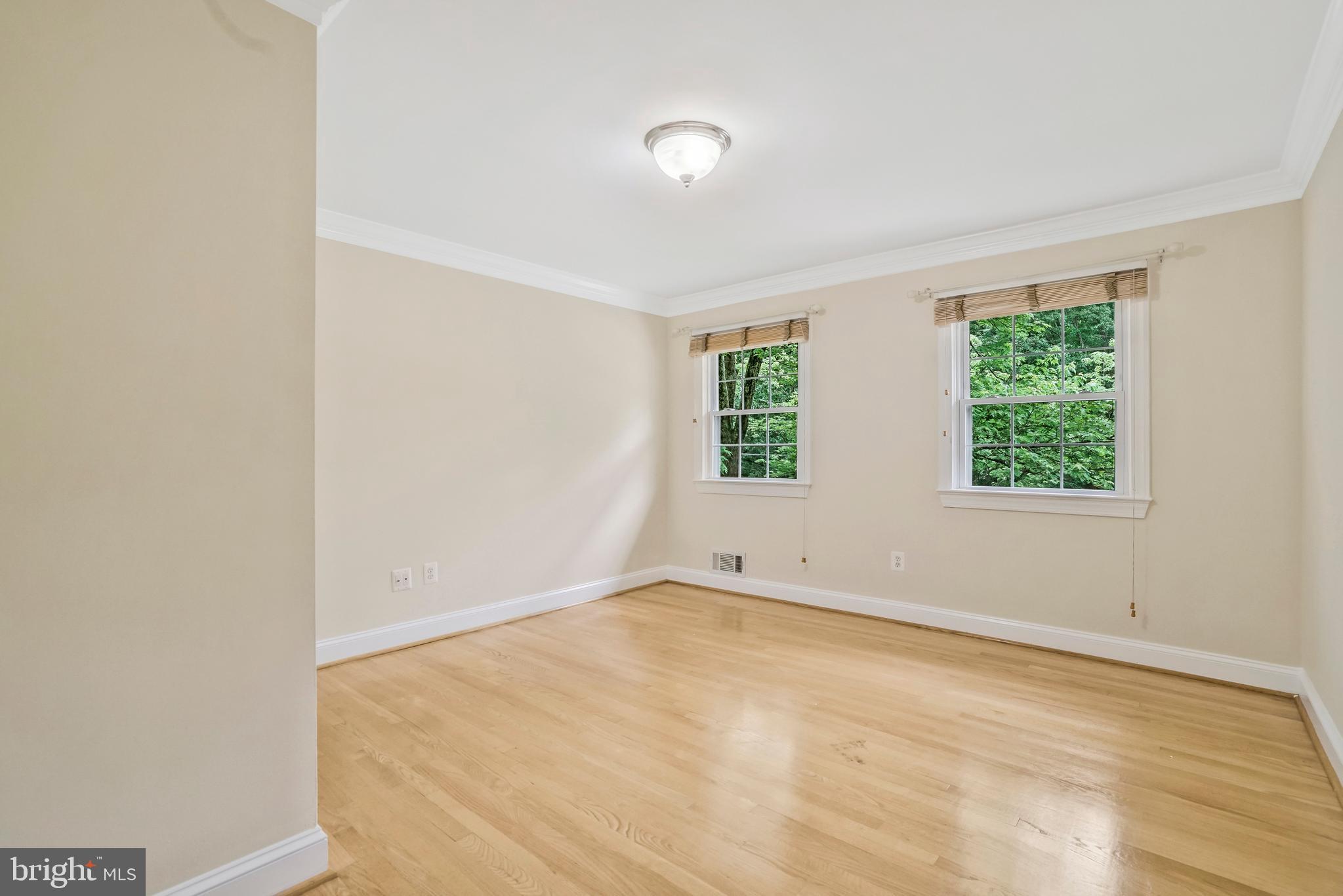 RIVERCREST - Residential