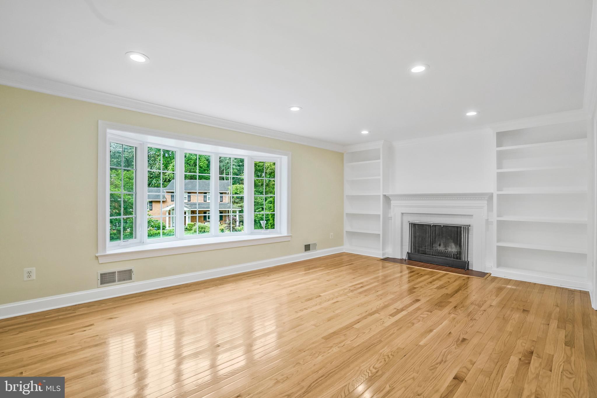 RIVERCREST - Residential