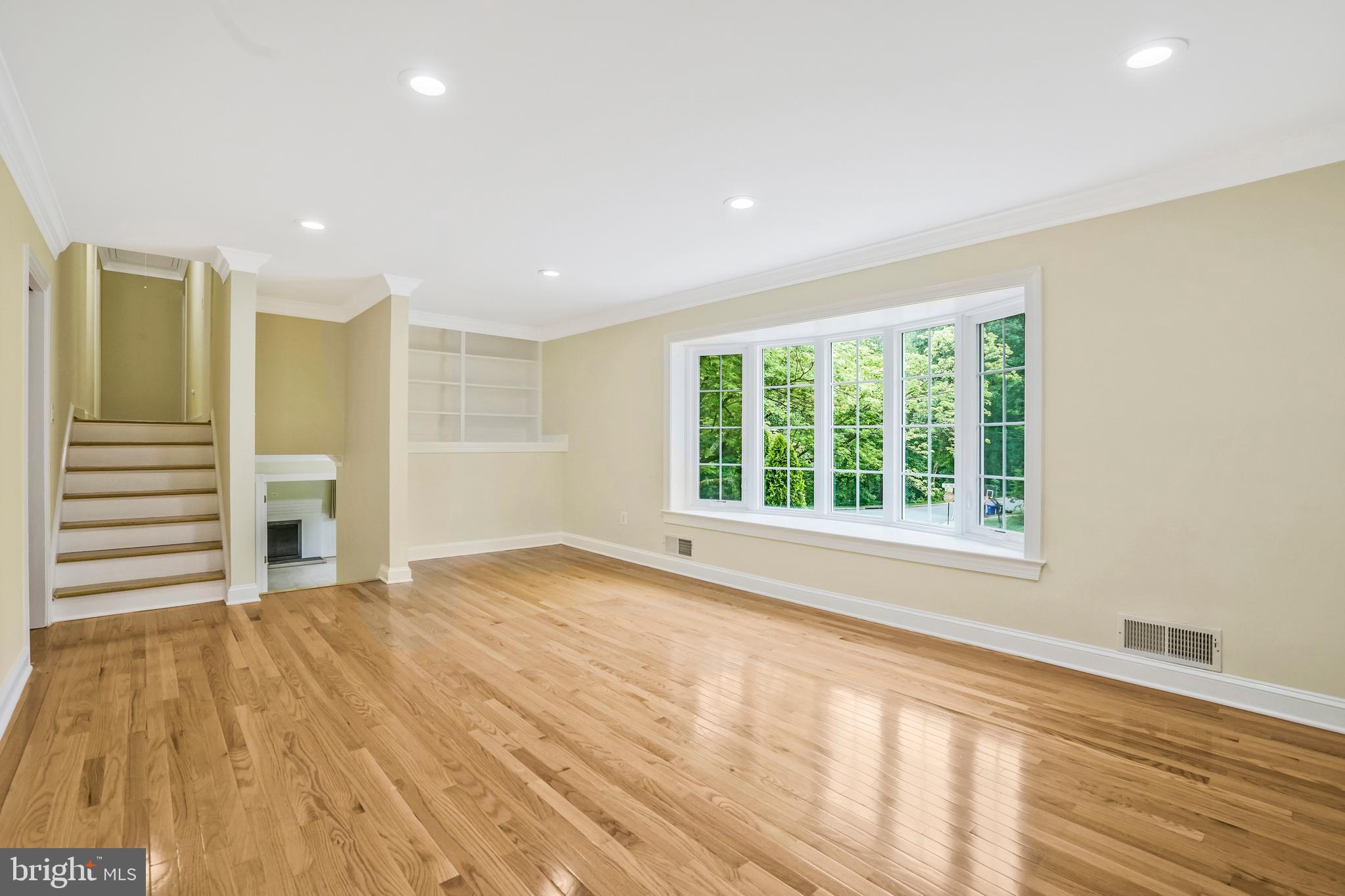 RIVERCREST - Residential