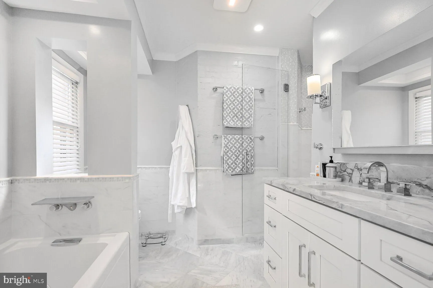 Great Falls, Virginia 22066, United States, 5 Bedrooms Bedrooms, ,3 BathroomsBathrooms,Residential,Contingent,80007