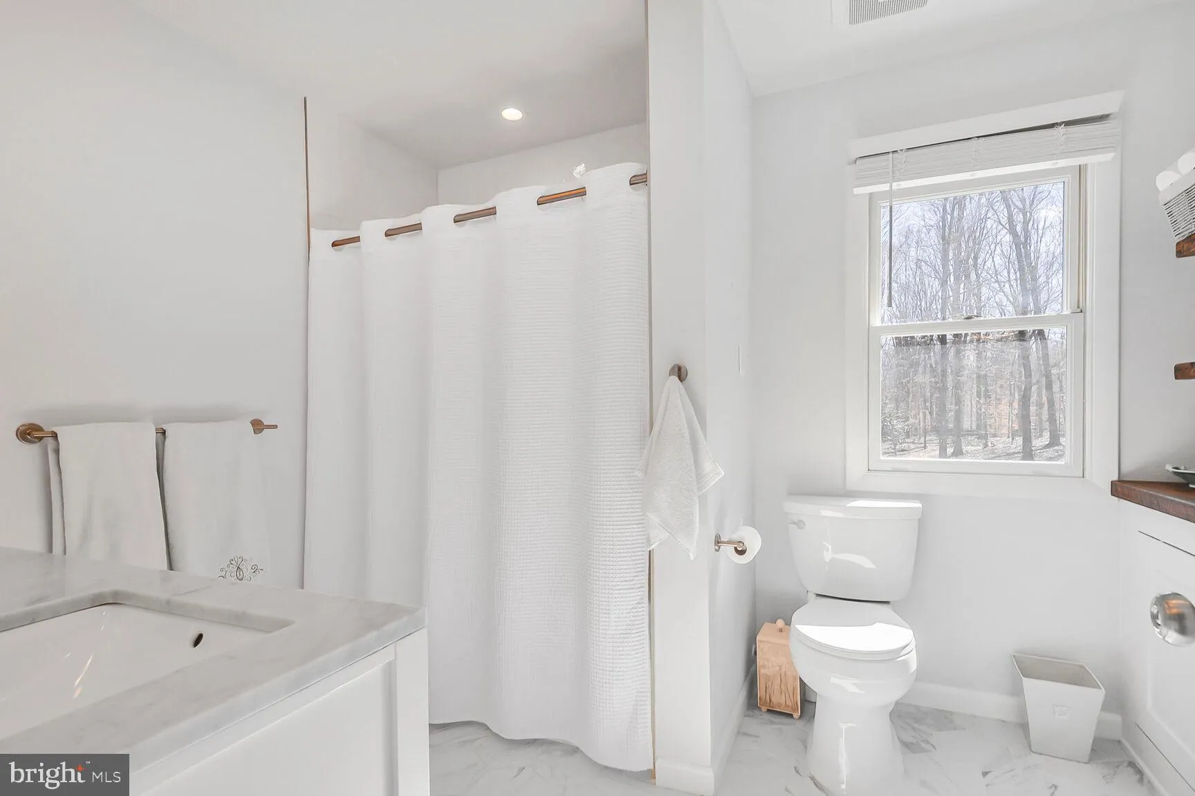 Great Falls, Virginia 22066, United States, 5 Bedrooms Bedrooms, ,3 BathroomsBathrooms,Residential,Contingent,80007