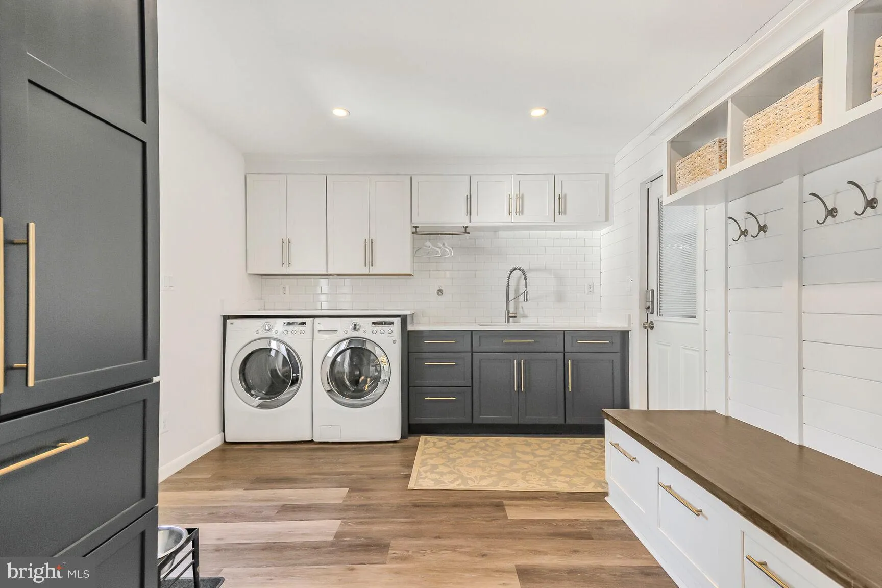 Great Falls, Virginia 22066, United States, 5 Bedrooms Bedrooms, ,3 BathroomsBathrooms,Residential,Contingent,80007