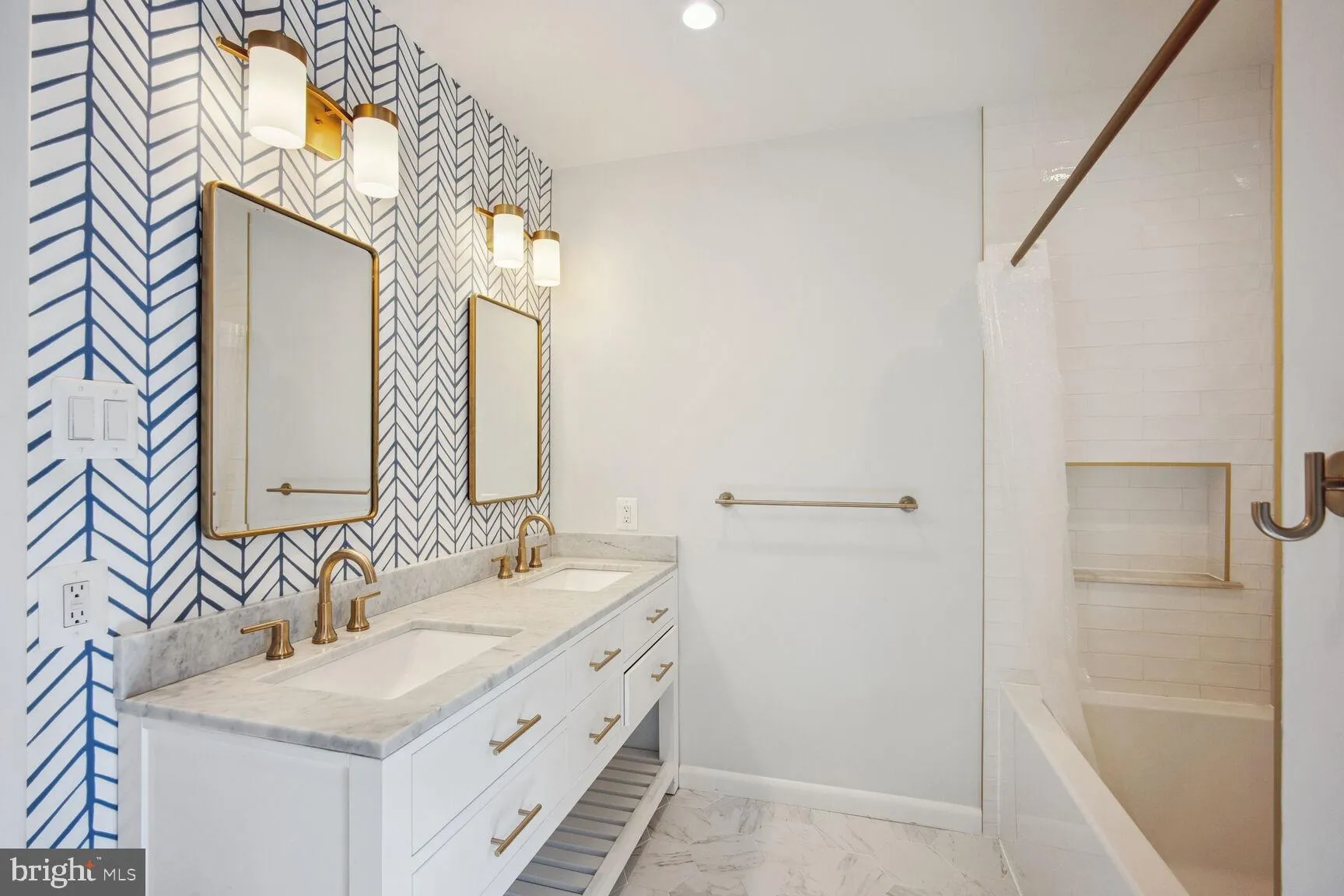 Great Falls, Virginia 22066, United States, 5 Bedrooms Bedrooms, ,3 BathroomsBathrooms,Residential,Contingent,80007