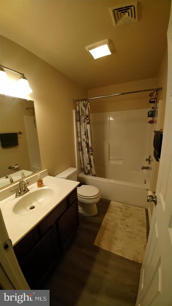 LYN GOLD MANOR - Residential