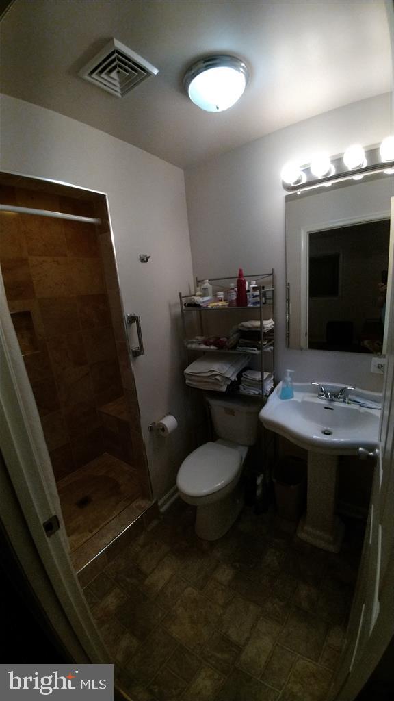 LYN GOLD MANOR - Residential