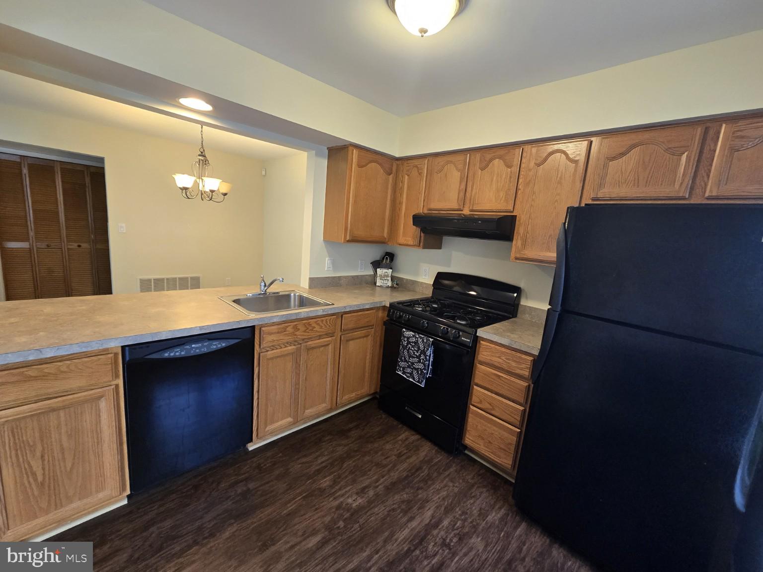 555 SHETLAND COURT