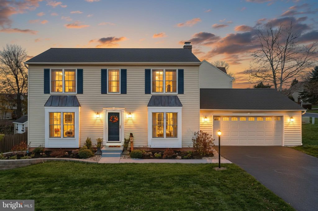 Photo of 50 Ridgeview Drive, ETTERS, PA 17319 (MLS # PAYK2094048)