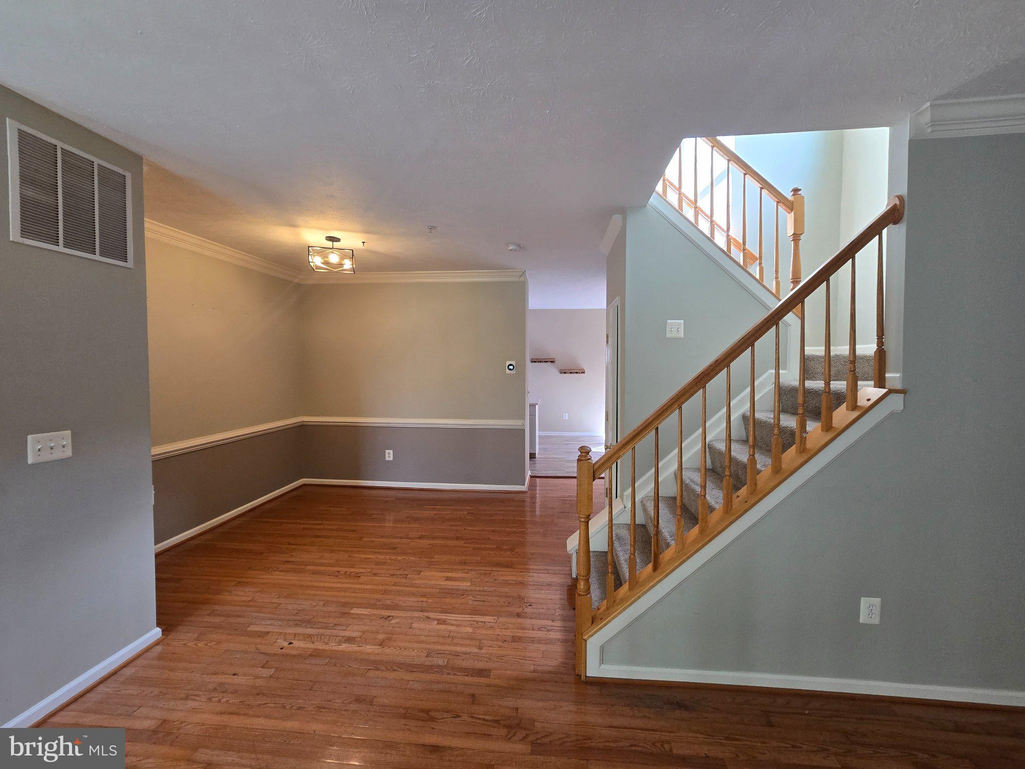 24 HALLSDALE COURT