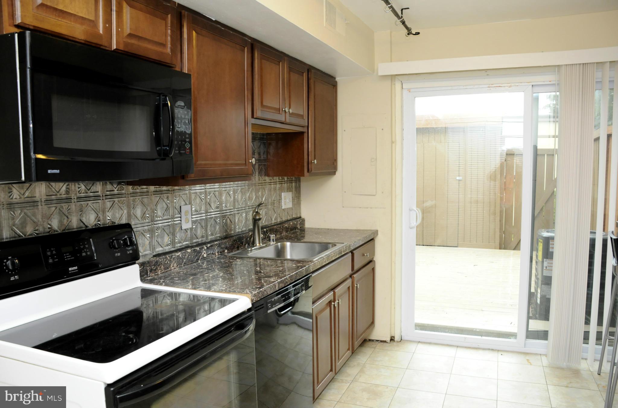 CLARY'S FOREST - Residential Lease