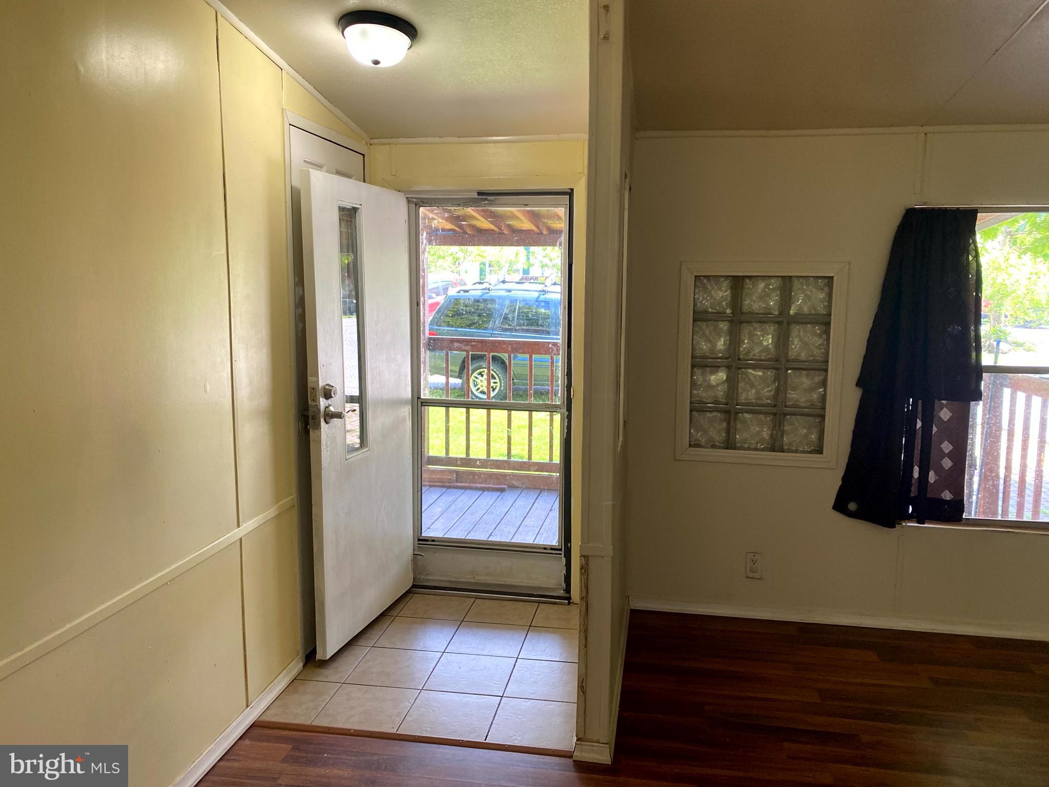 6 LONDONDERRY COURT