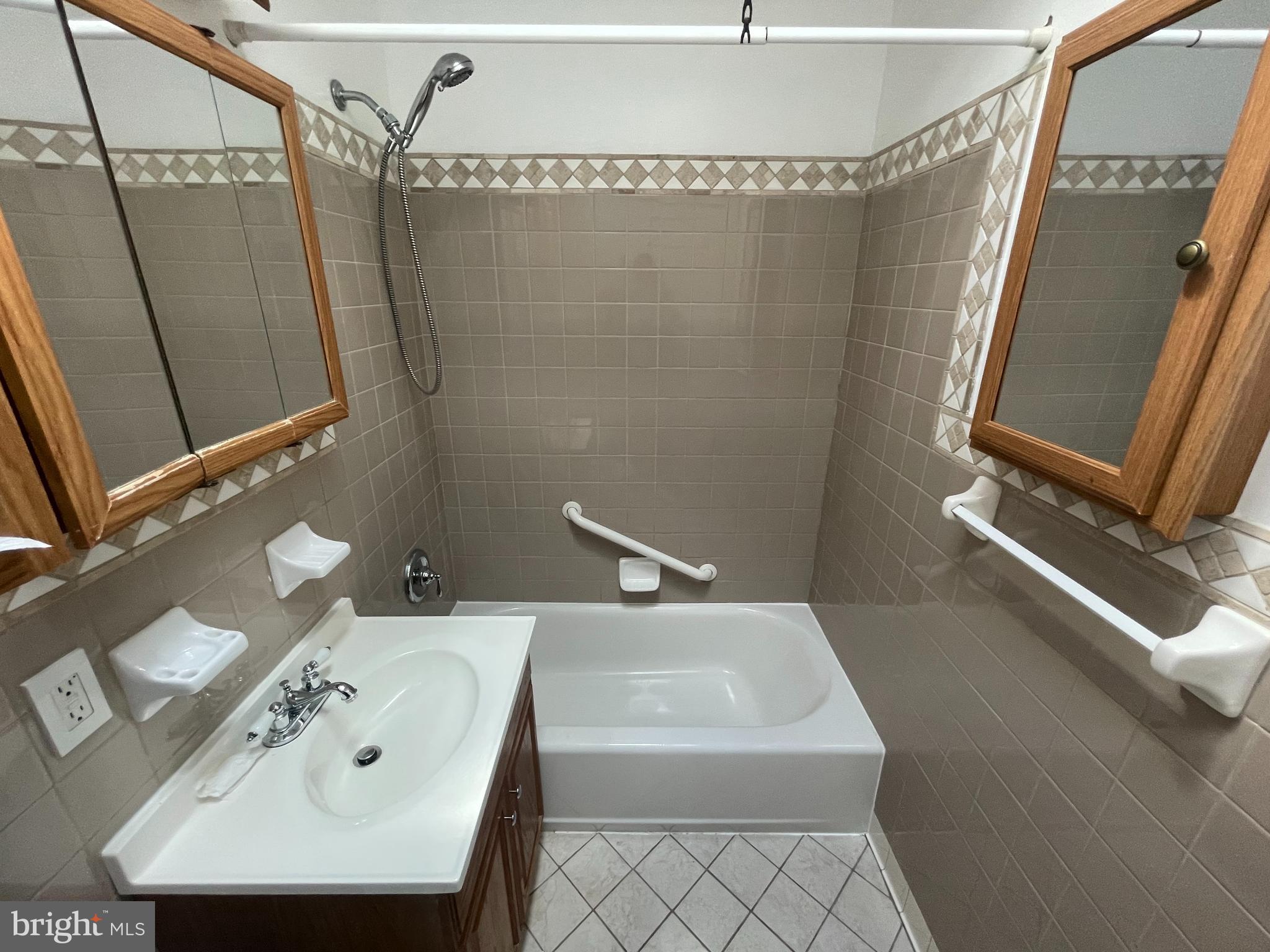 CASTOR GARDENS - Residential